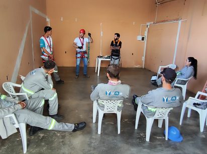 Equipe técnica PROTEÇÃO em atividade